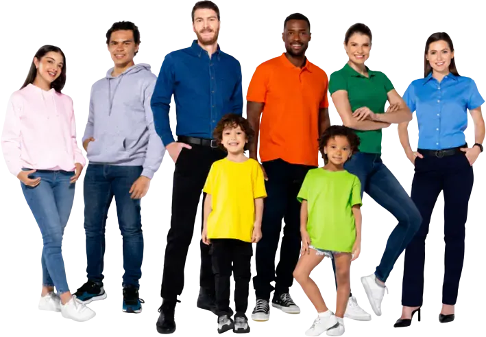 Grupo de modelos con playeras Yazbek