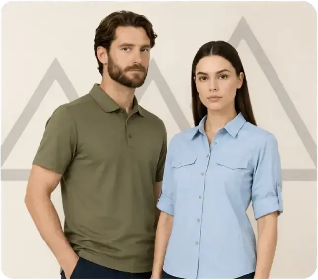 Modelo con polo oliva y modelo con camisa azul claro de la línea técnica Wusstek
