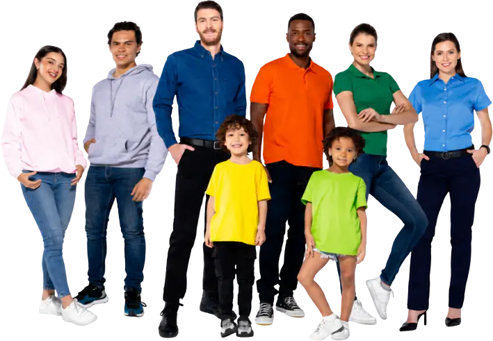 Grupo de modelos con playeras Yazbek